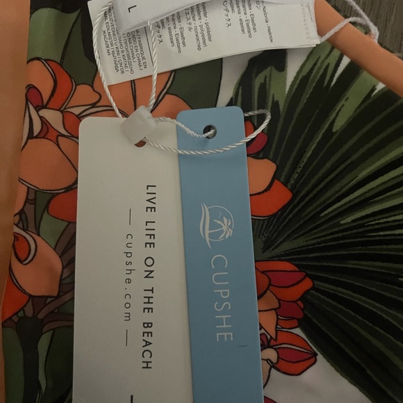 Cupshe 2 piece bathing suit - Picture 2 of 2